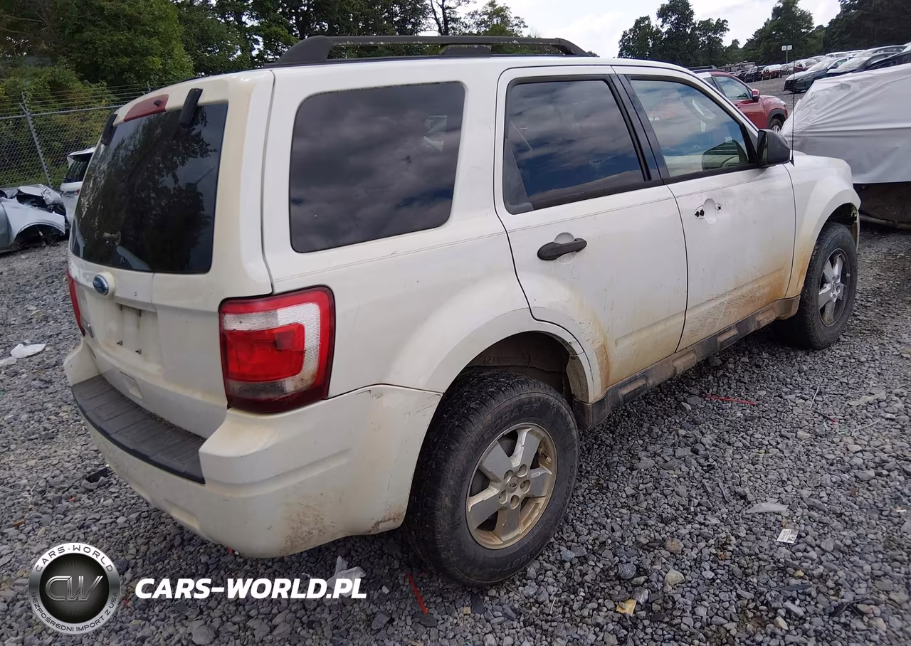 2010 Ford Escape Xlt VIN:1FMCU9D75AKC51739 - 4