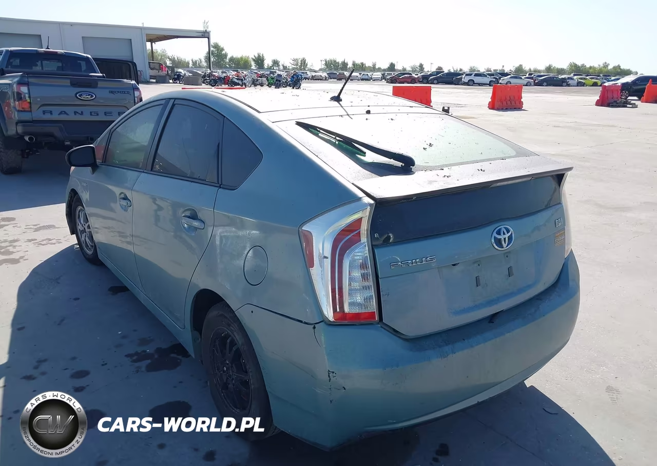 2015 Toyota Prius Two VIN:JTDKN3DU9F1900035 - 3