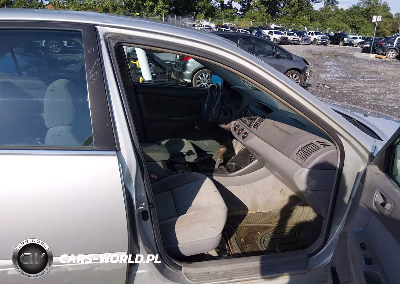2004 Toyota Camry Le VIN:4T1BE32K14U296585 - 5