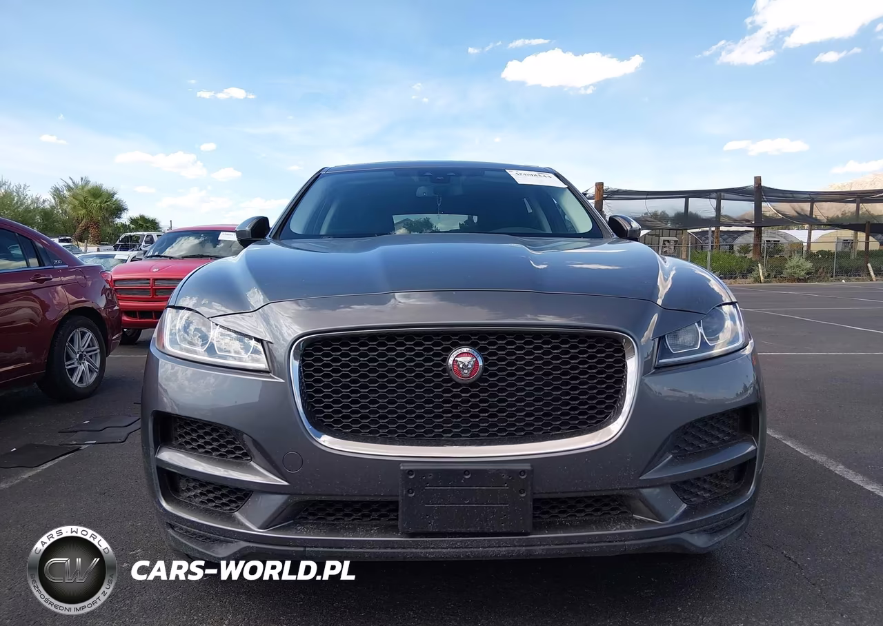 2018 Jaguar F-Pace 30T Premium VIN:SADCJ2GX1JA235421 - 11