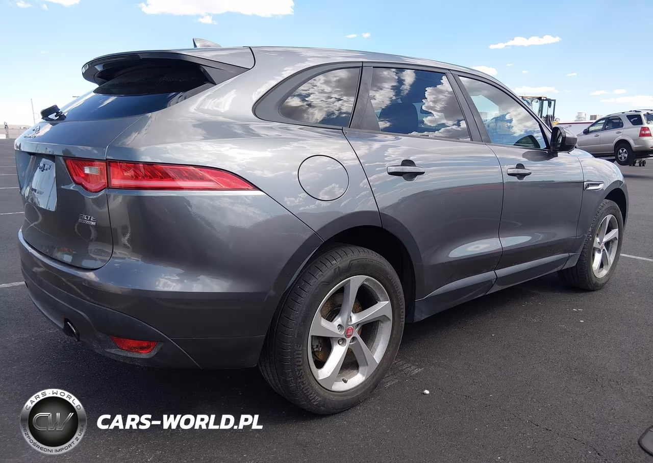 2018 Jaguar F-Pace 30T Premium VIN:SADCJ2GX1JA235421 - 4