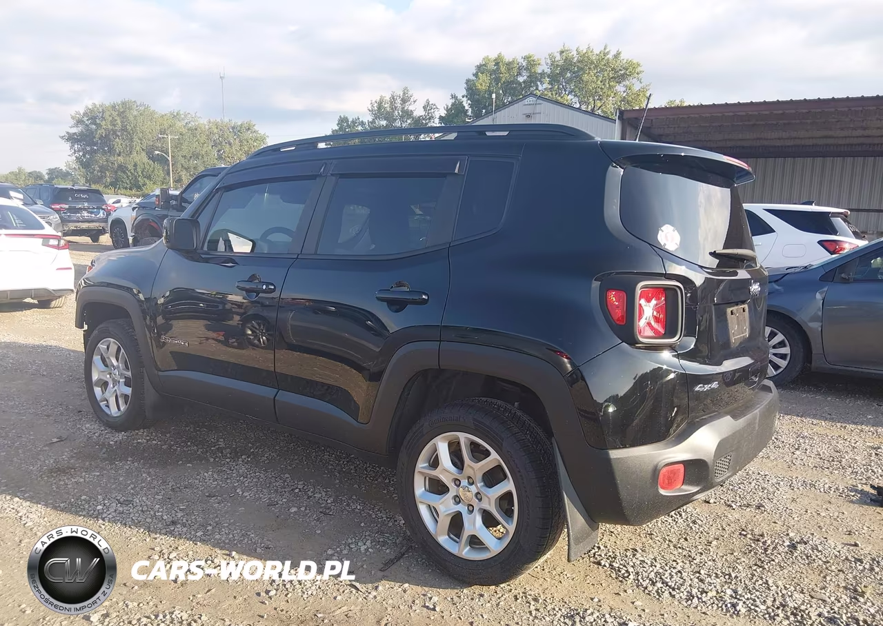2018 Jeep Renegade Latitude 4X4 VIN:ZACCJBBBXJPJ38822 - 3