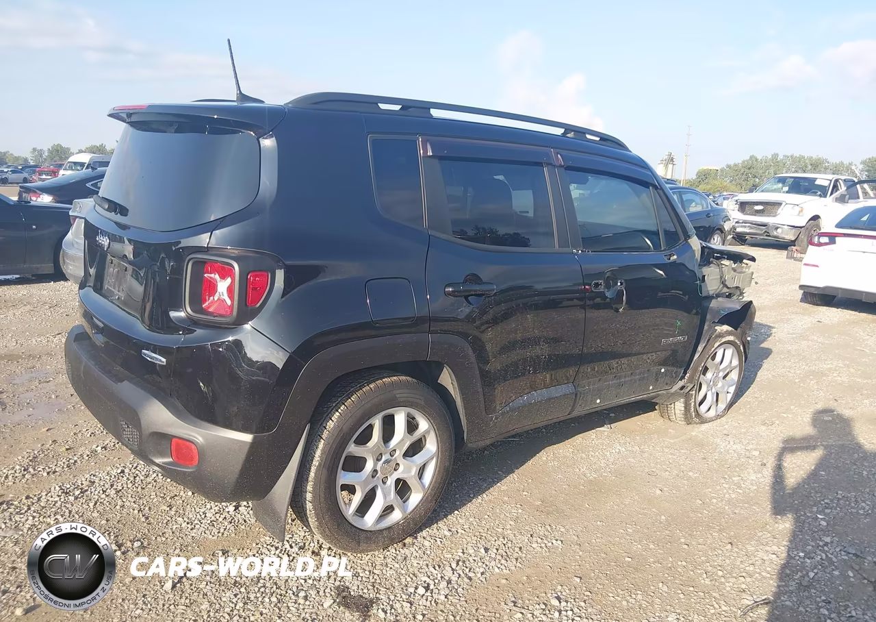 2018 Jeep Renegade Latitude 4X4 VIN:ZACCJBBBXJPJ38822 - 4