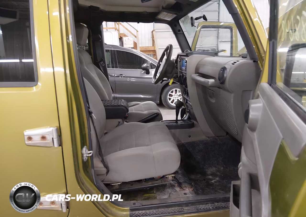 2007 Jeep Wrangler Unlimited Rubicon VIN:1J4GA69167L166407 - 5