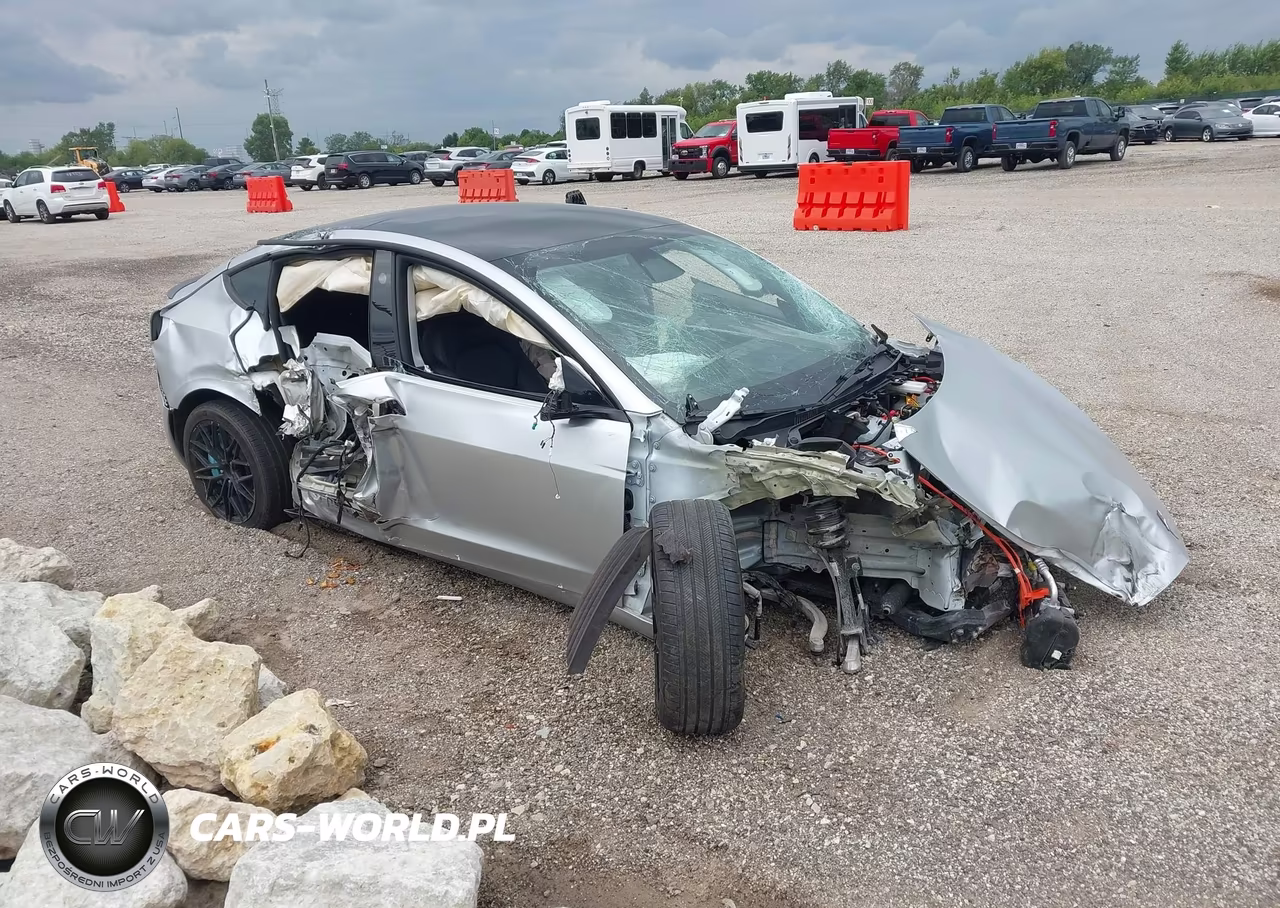 2025 Tesla Model 3 Long Range Rear-Wheel Drive-Standard Rear-Wheel Drive – zdjęcie 1 z 15