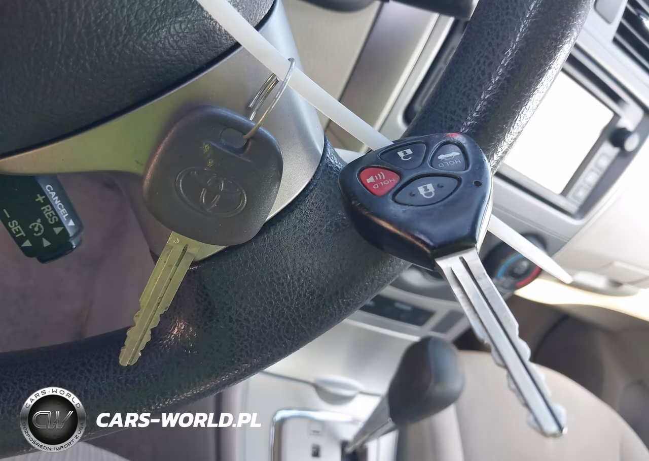 2013 Toyota Corolla Le VIN:JTDBU4EE6DJ117610 - 11