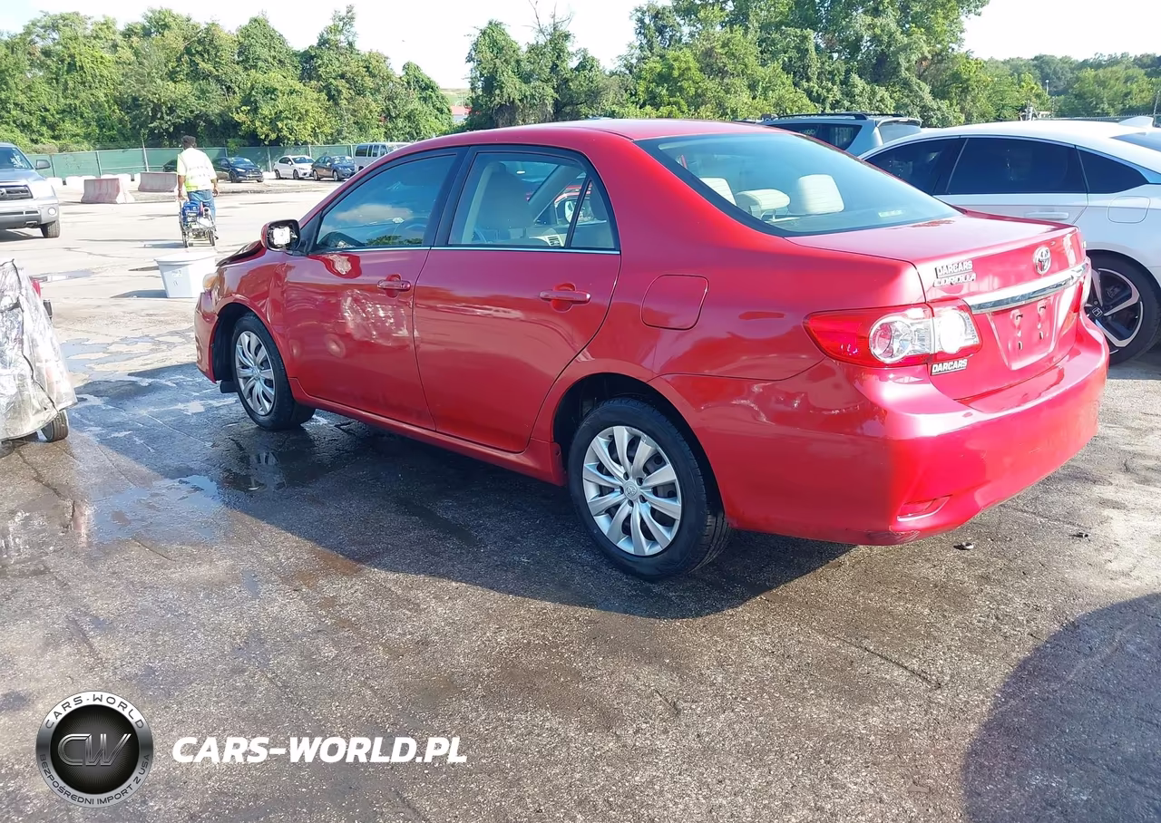 2013 Toyota Corolla Le VIN:JTDBU4EE6DJ117610 - 3