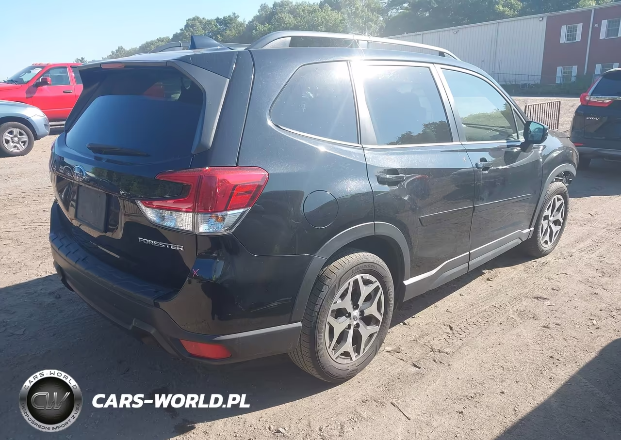 2020 Subaru Forester Premium VIN:JF2SKAJC7LH607425 - 4