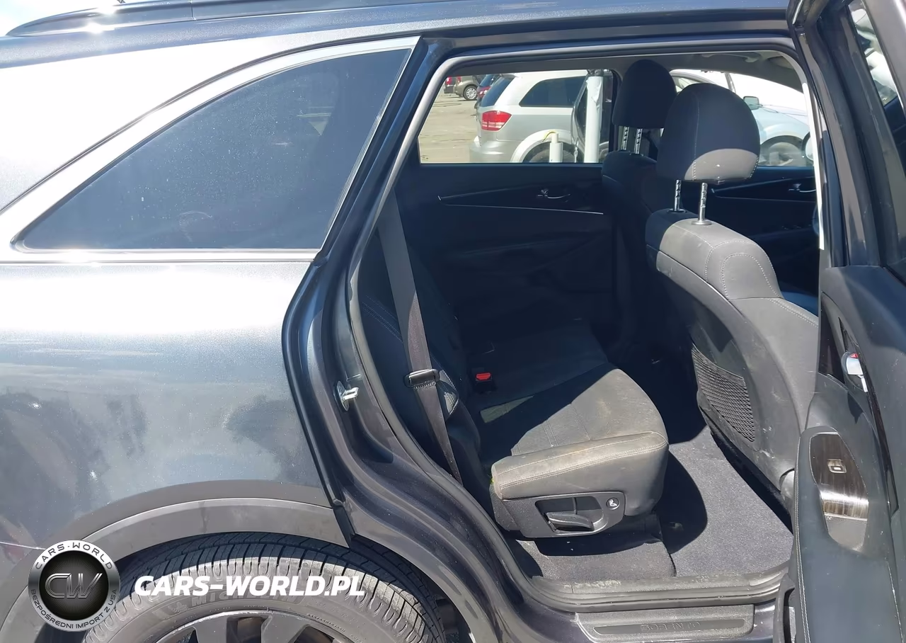 2020 Kia Sorento 3.3L S VIN:5XYPG4A55LG697563 - 8