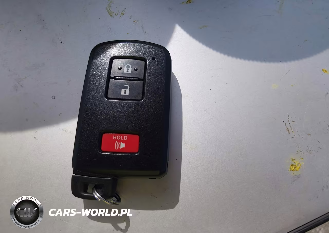 2013 Toyota Prius C Three VIN:JTDKDTB33D1535085 - 11