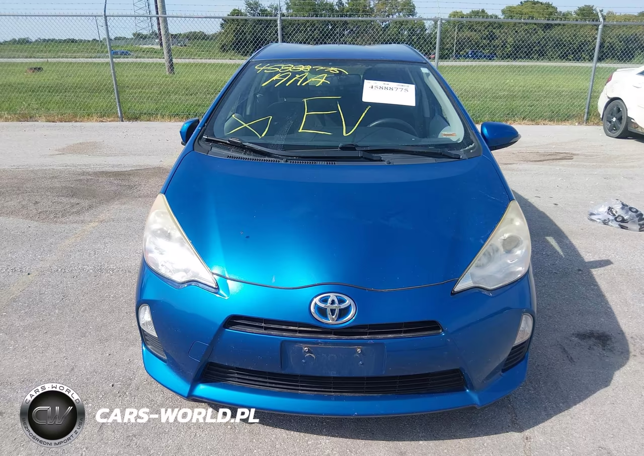 2013 Toyota Prius C Three VIN:JTDKDTB33D1535085 - 12