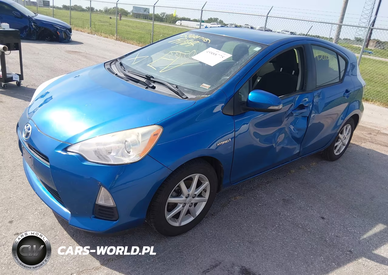 2013 Toyota Prius C Three VIN:JTDKDTB33D1535085 - 2