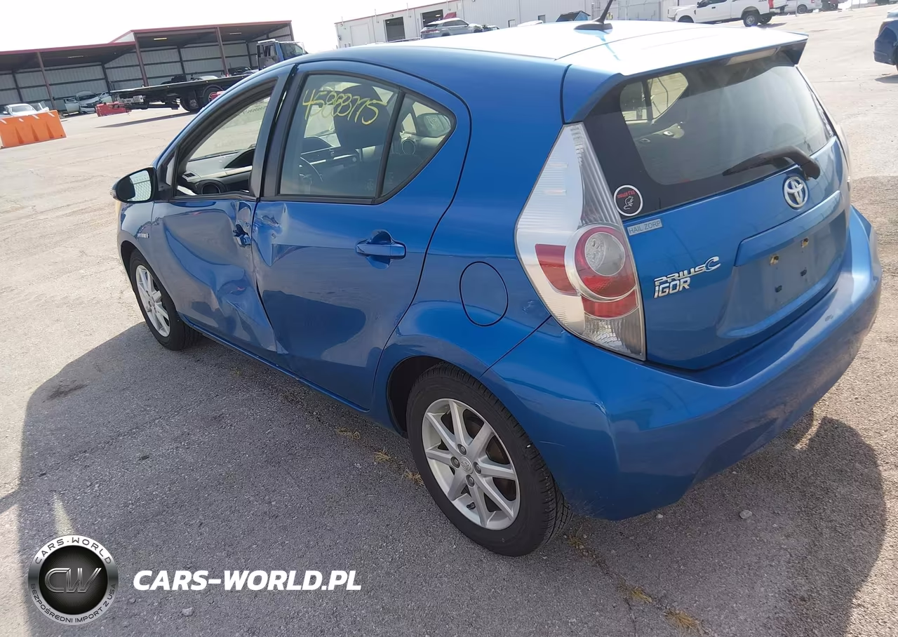2013 Toyota Prius C Three VIN:JTDKDTB33D1535085 - 3
