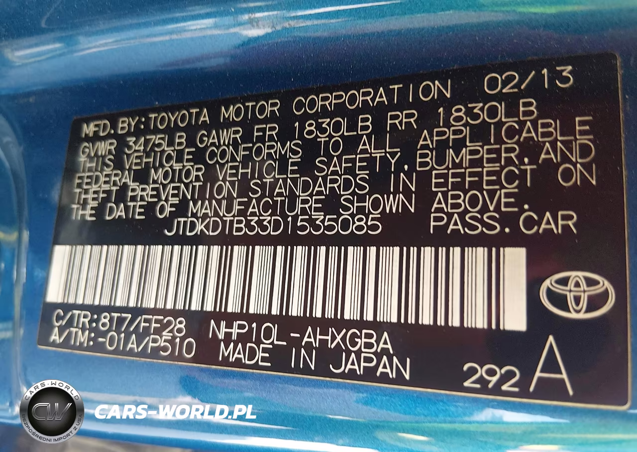 2013 Toyota Prius C Three VIN:JTDKDTB33D1535085 - 9
