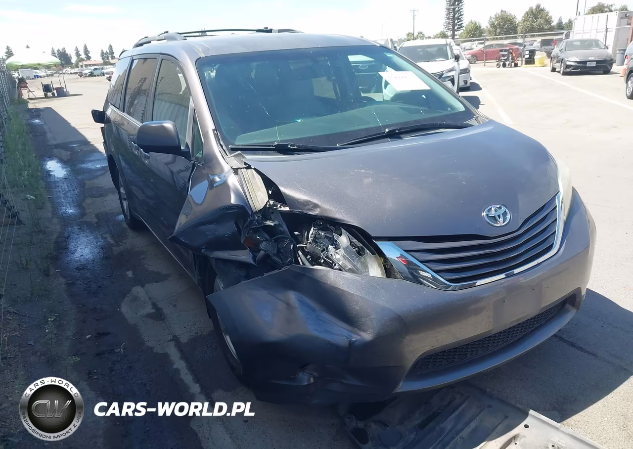 2015 Toyota Sienna Le 8 Passenger