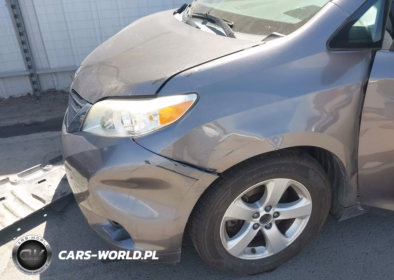 2015 Toyota Sienna Le 8 Passenger VIN:5TDKK3DC7FS663824 - 17