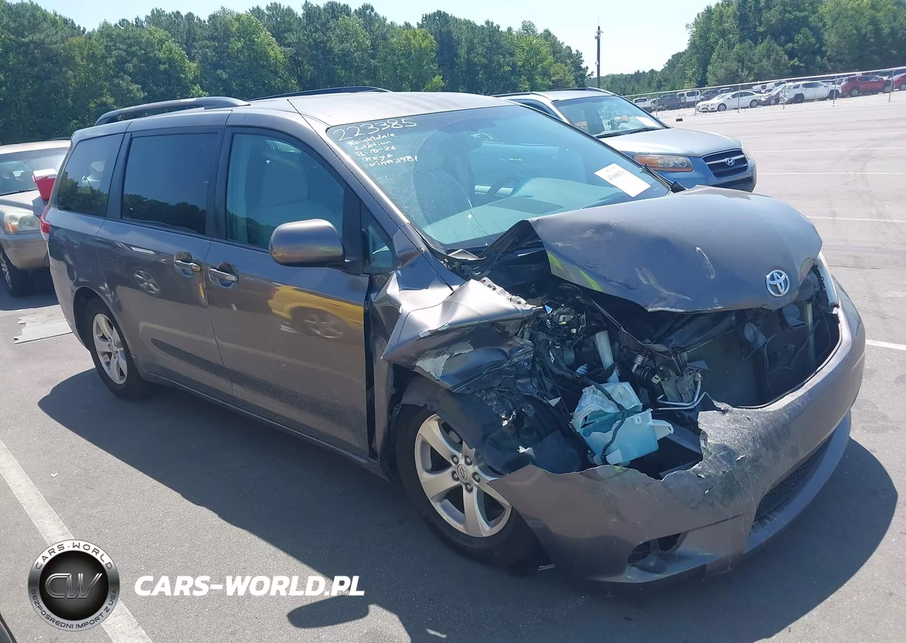 2013 Toyota Sienna Le V6 8 Passenger – zdjęcie 1 z 17