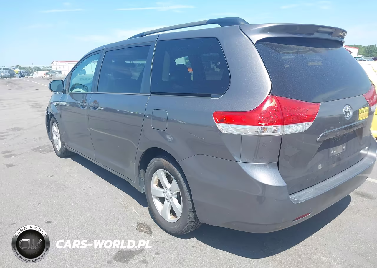 2013 Toyota Sienna Le V6 8 Passenger VIN:5TDKK3DC7DS383981 - 3