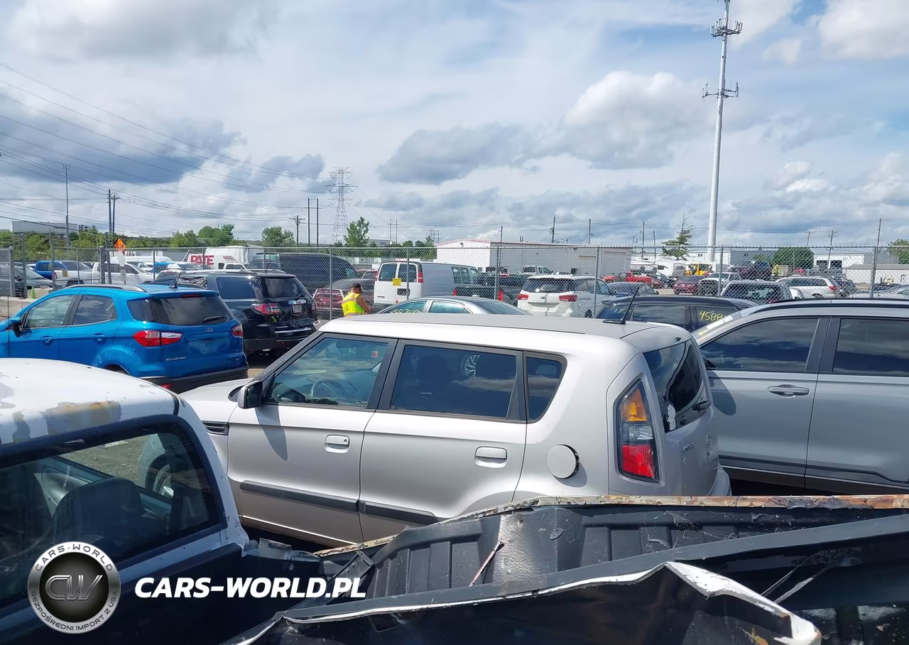 2010 Kia Soul + VIN:KNDJT2A21A7086628 - 13