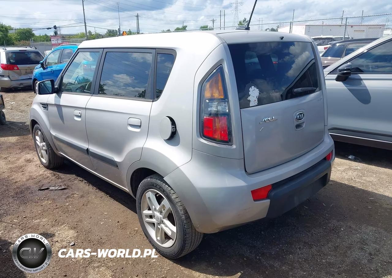 2010 Kia Soul + VIN:KNDJT2A21A7086628 - 3