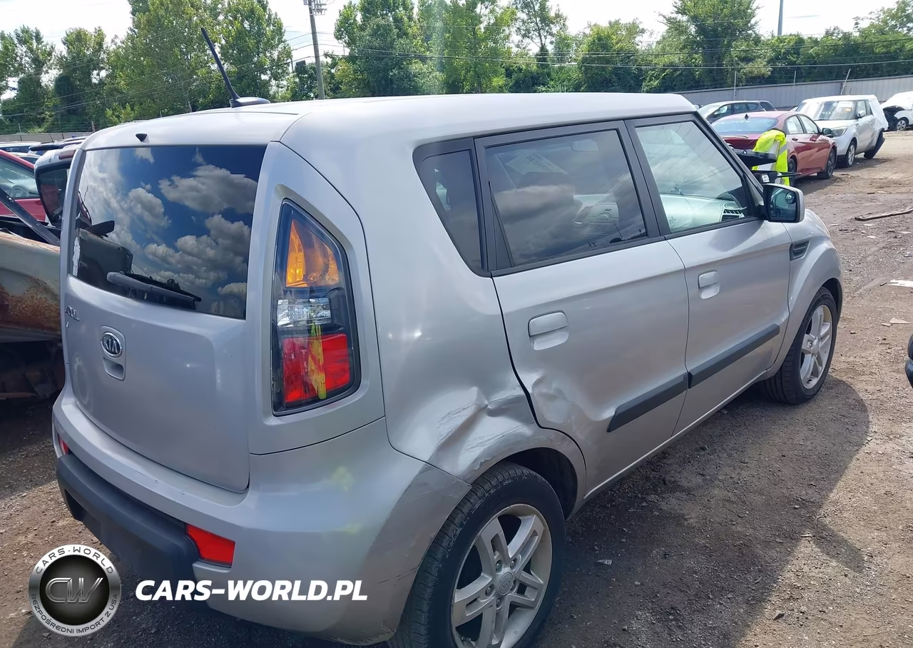 2010 Kia Soul + VIN:KNDJT2A21A7086628 - 4