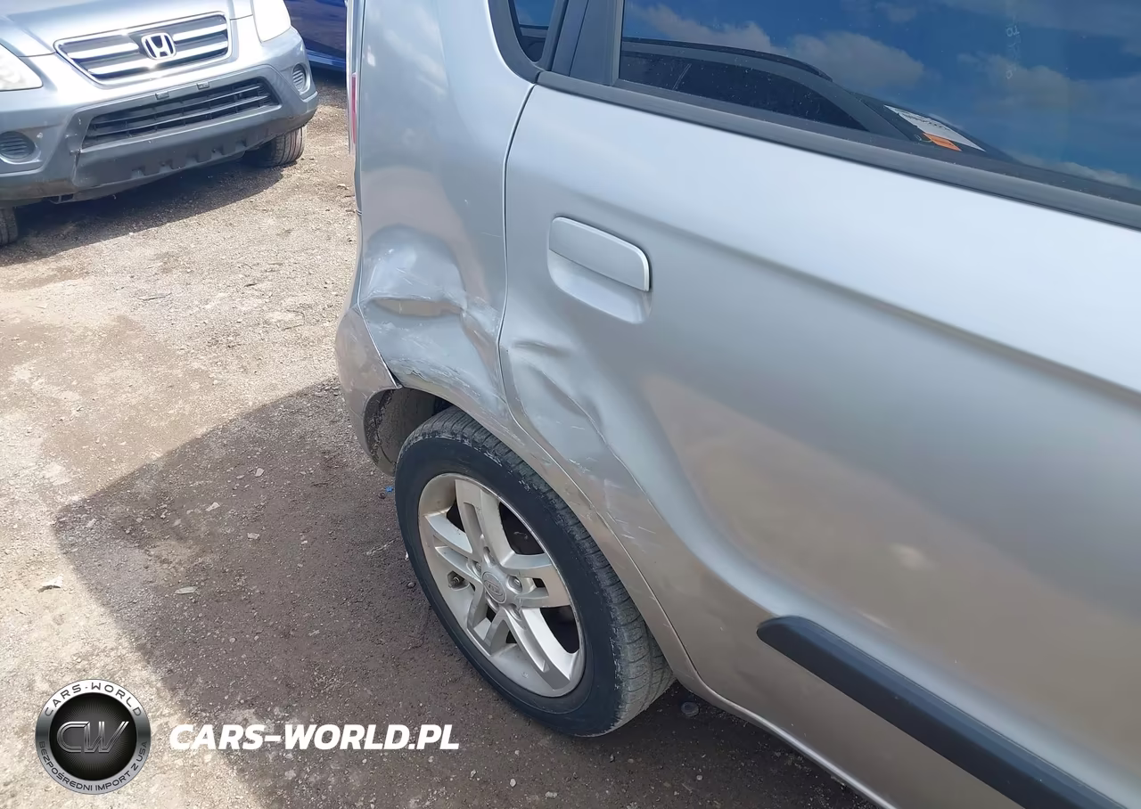 2010 Kia Soul + VIN:KNDJT2A21A7086628 - 6