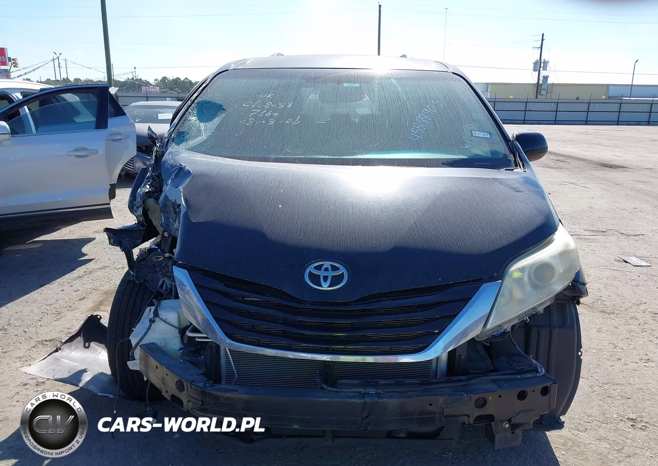 2015 Toyota Sienna Le 8 Passenger VIN:5TDKK3DCXFS557660 - 13