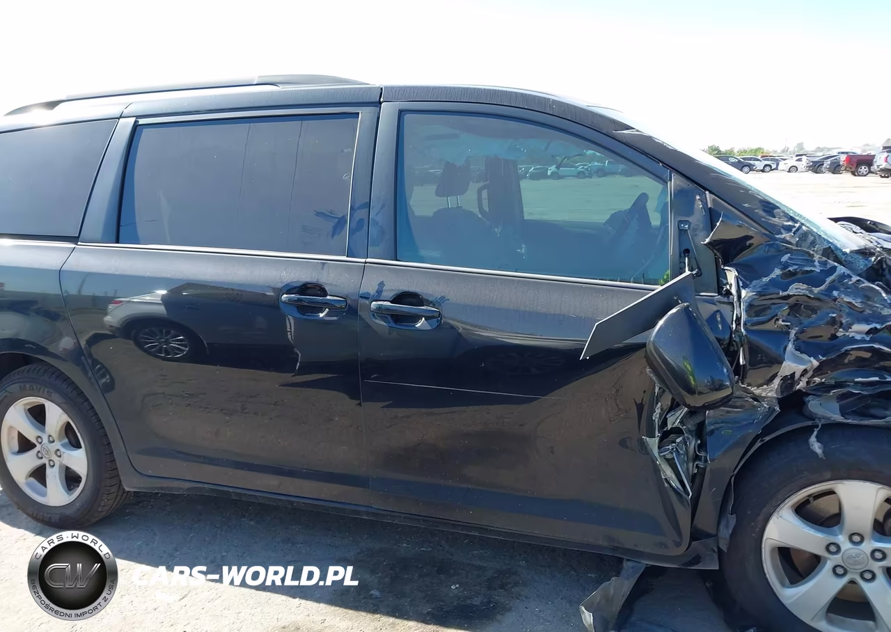 2015 Toyota Sienna Le 8 Passenger VIN:5TDKK3DCXFS557660 - 14