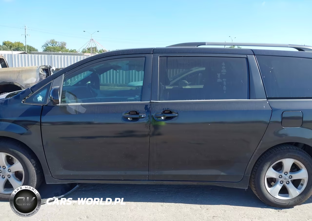 2015 Toyota Sienna Le 8 Passenger VIN:5TDKK3DCXFS557660 - 15
