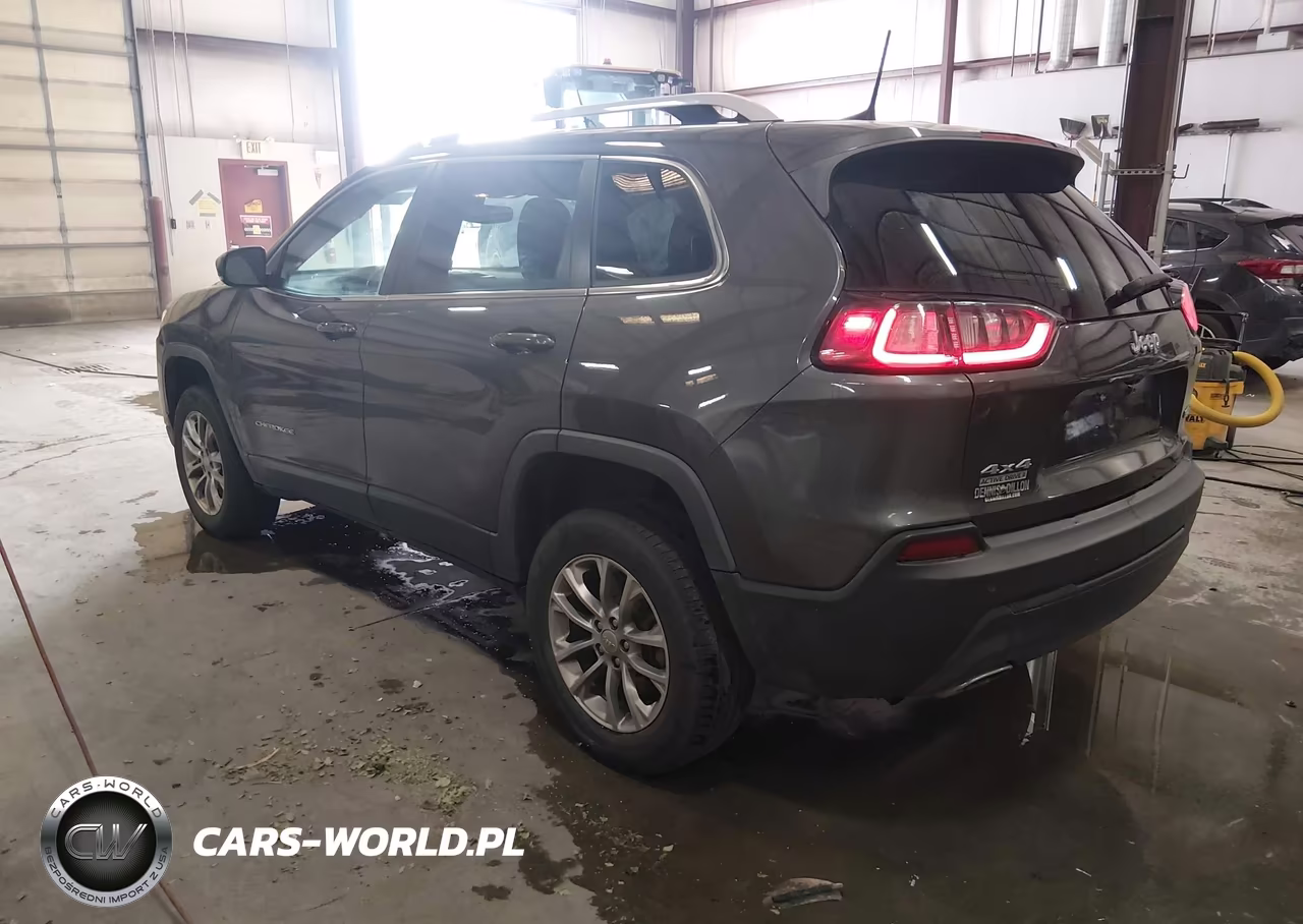 2019 Jeep Cherokee Latitude Plus 4X4 VIN:1C4PJMLXXKD118063 - 3