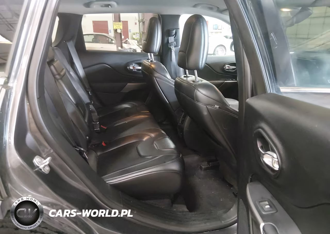 2019 Jeep Cherokee Latitude Plus 4X4 VIN:1C4PJMLXXKD118063 - 8
