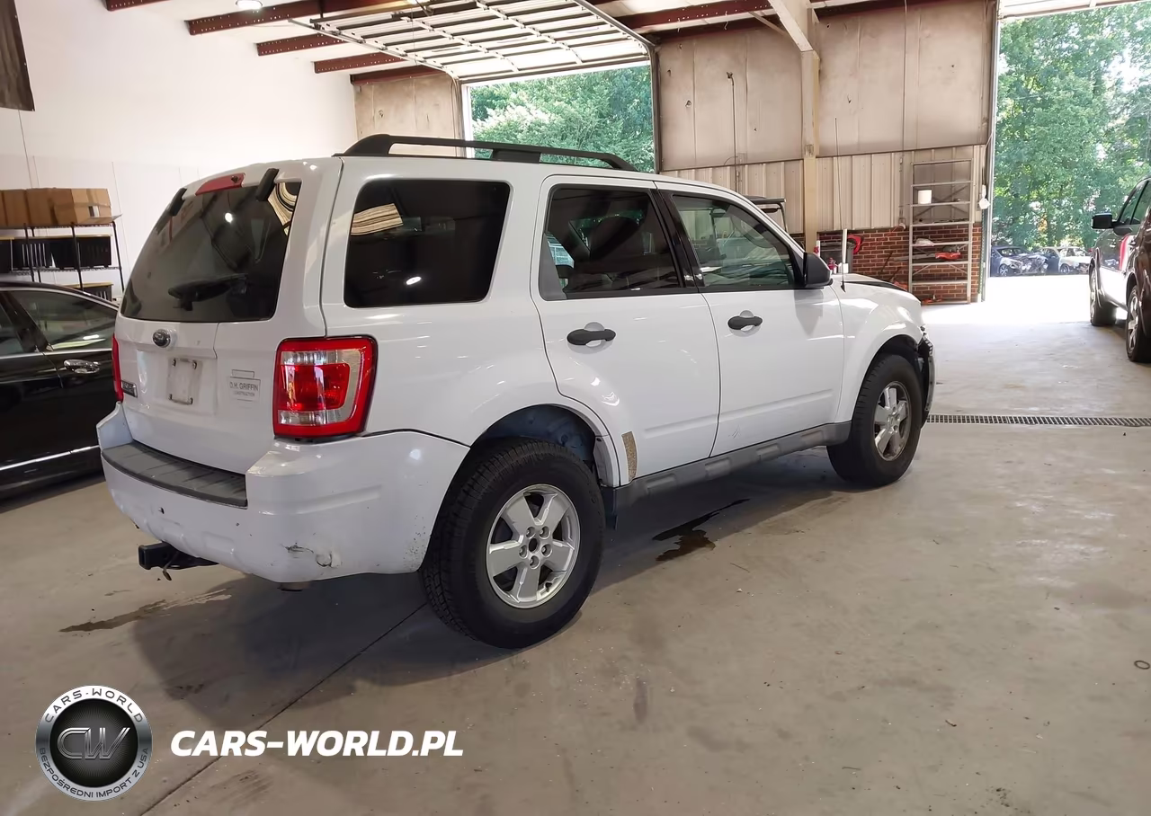 2009 Ford Escape Xlt VIN:1FMCU037X9KA42781 - 4