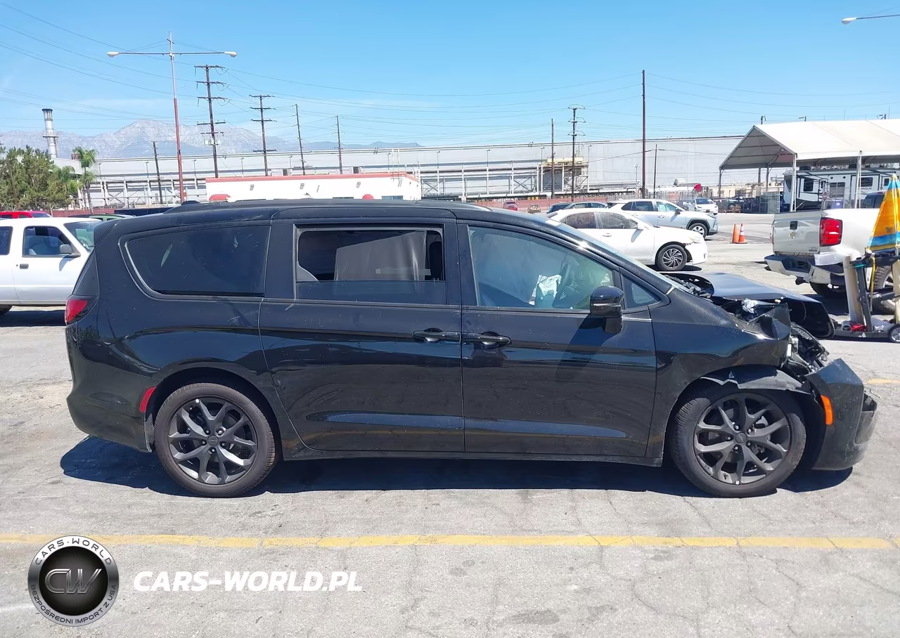 2027 Chrysler Pacifica Limited VIN:2C4RC1GG0VR557222 - 12