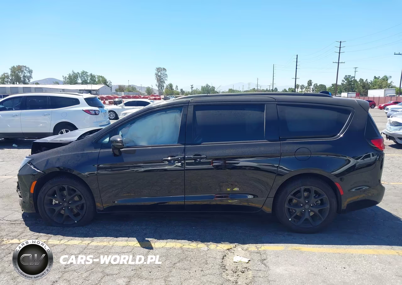 2027 Chrysler Pacifica Limited VIN:2C4RC1GG0VR557222 - 13