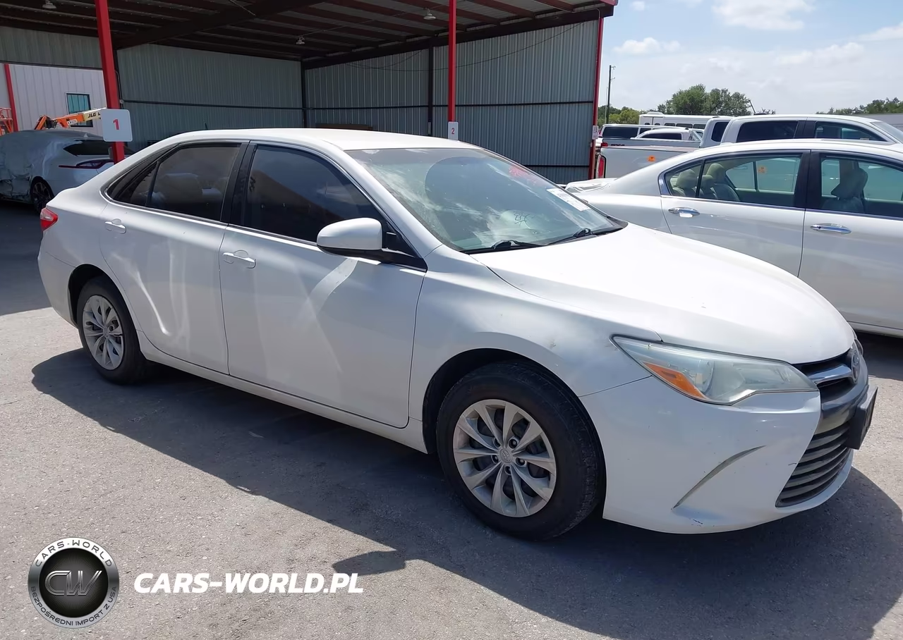 2016 Toyota Camry Le – zdjęcie 1 z 16