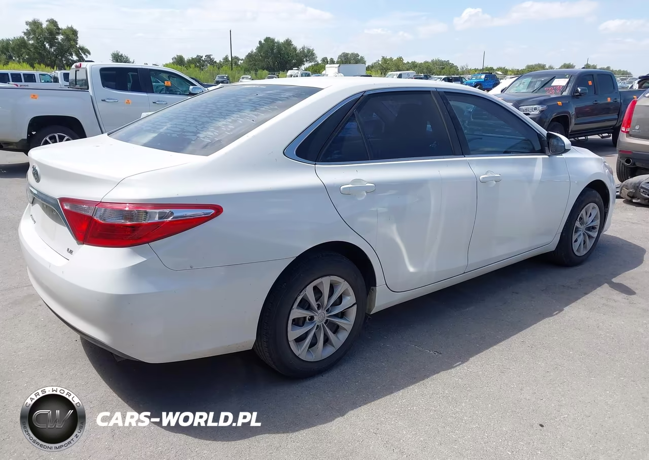 2016 Toyota Camry Le VIN:4T4BF1FK2GR537155 - 4