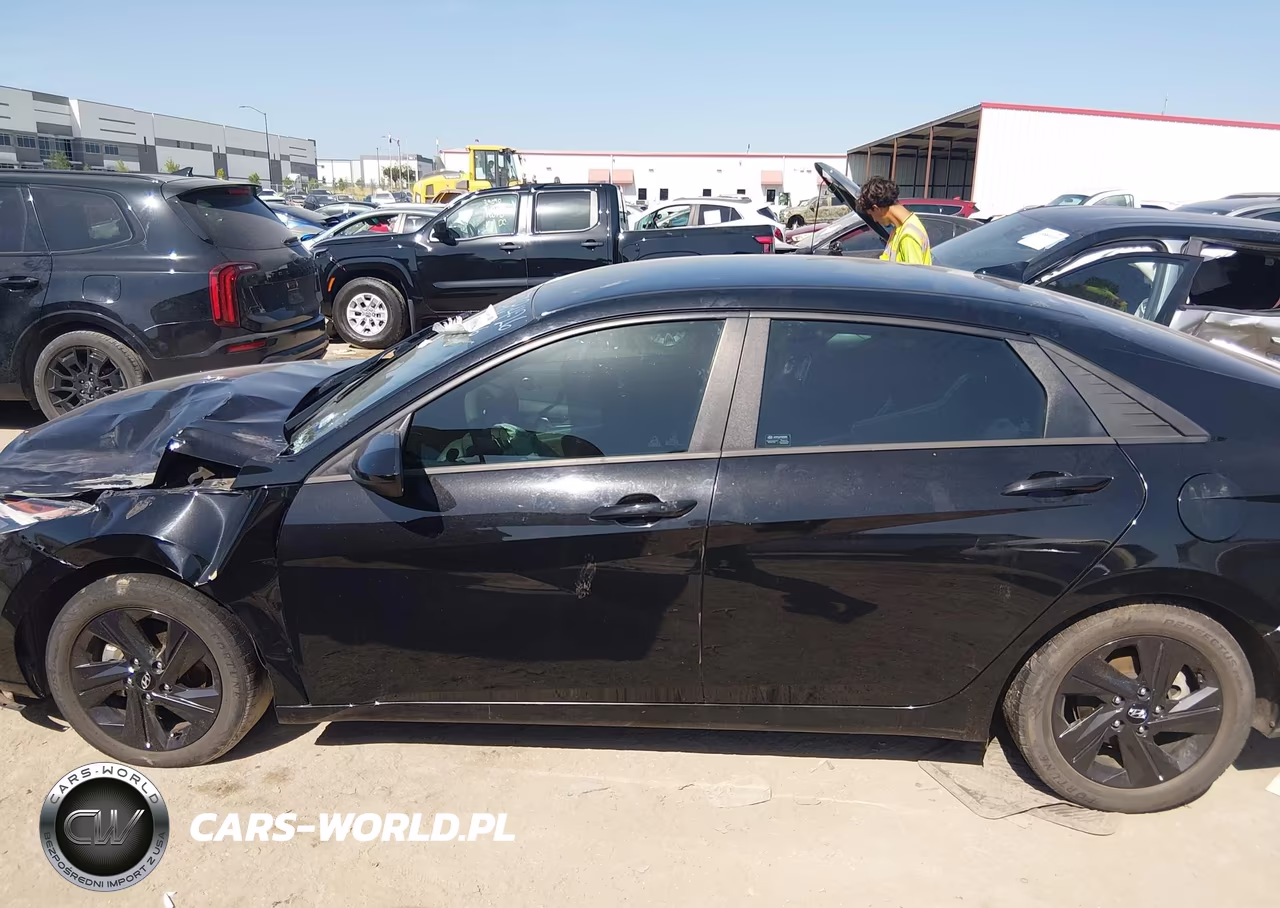 2023 Hyundai Elantra Sel VIN:5NPLM4AG5PH102217 - 13