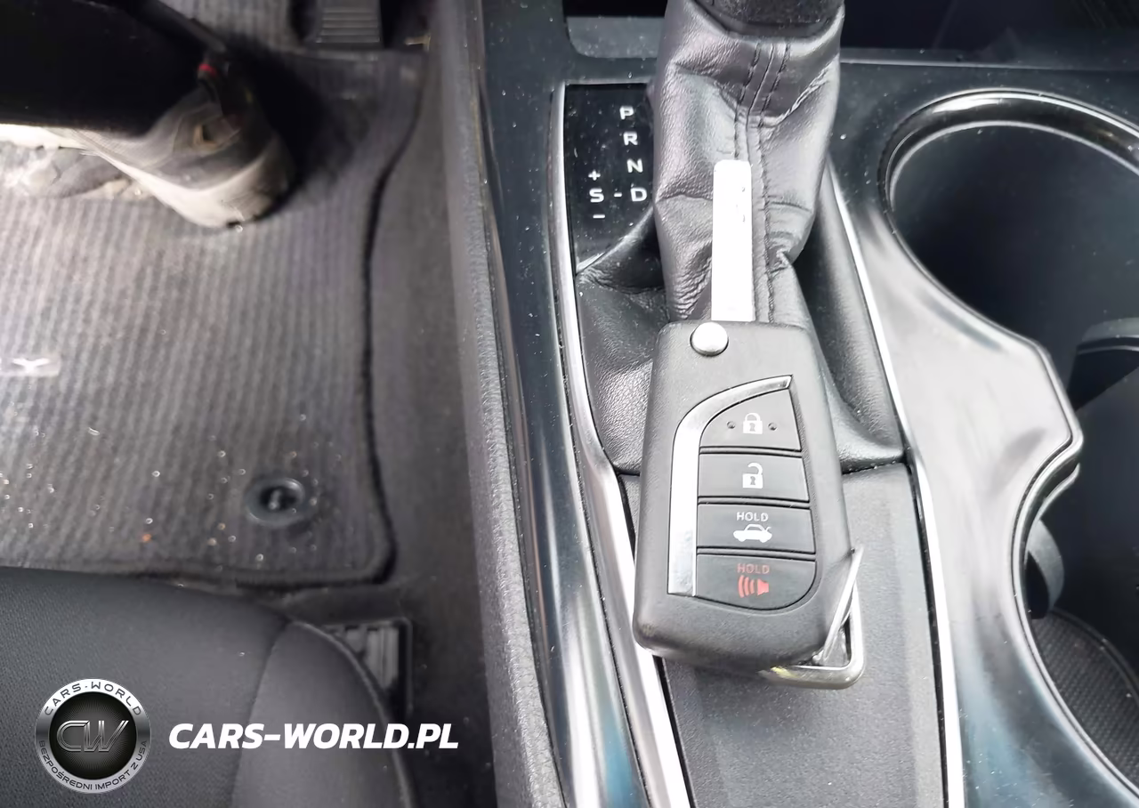 2018 Toyota Camry L VIN:4T1B11HK2JU002808 - 11