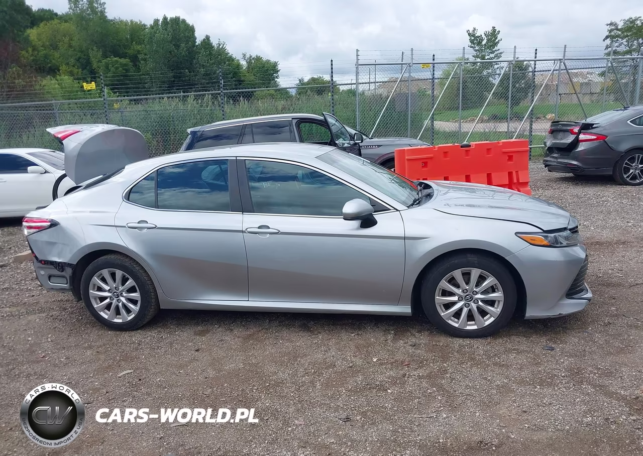 2018 Toyota Camry L VIN:4T1B11HK2JU002808 - 13