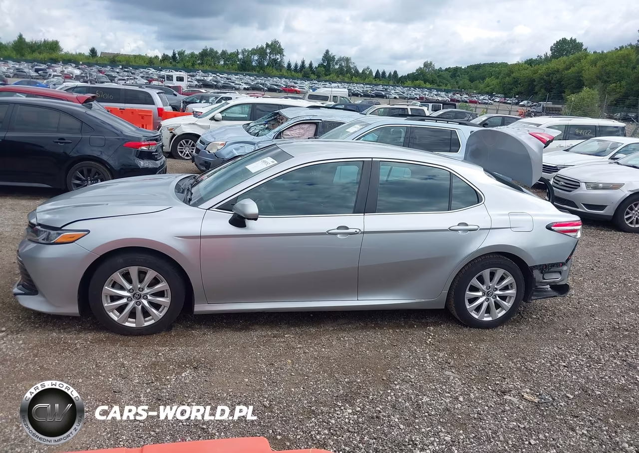 2018 Toyota Camry L VIN:4T1B11HK2JU002808 - 14