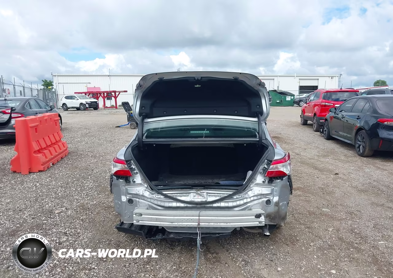 2018 Toyota Camry L VIN:4T1B11HK2JU002808 - 16