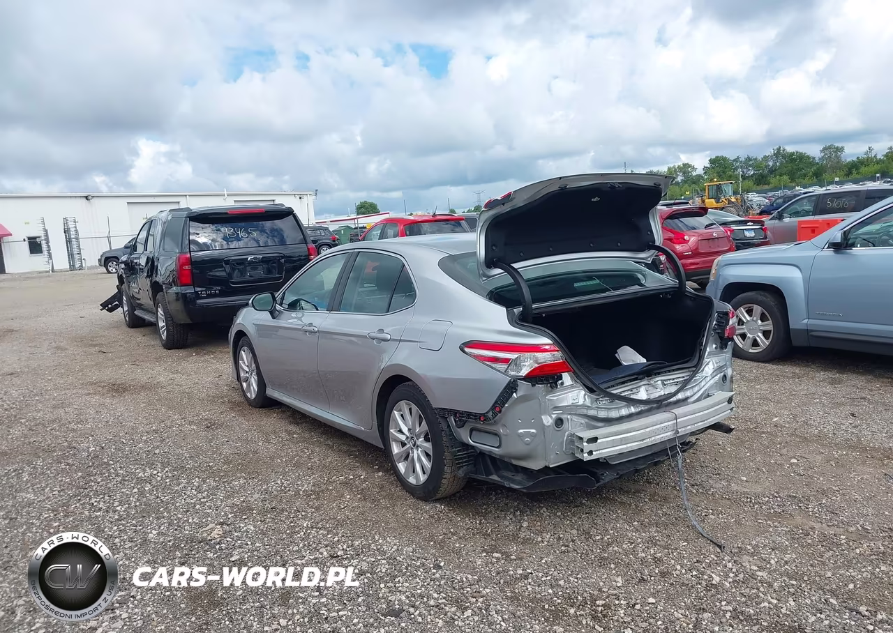 2018 Toyota Camry L VIN:4T1B11HK2JU002808 - 3