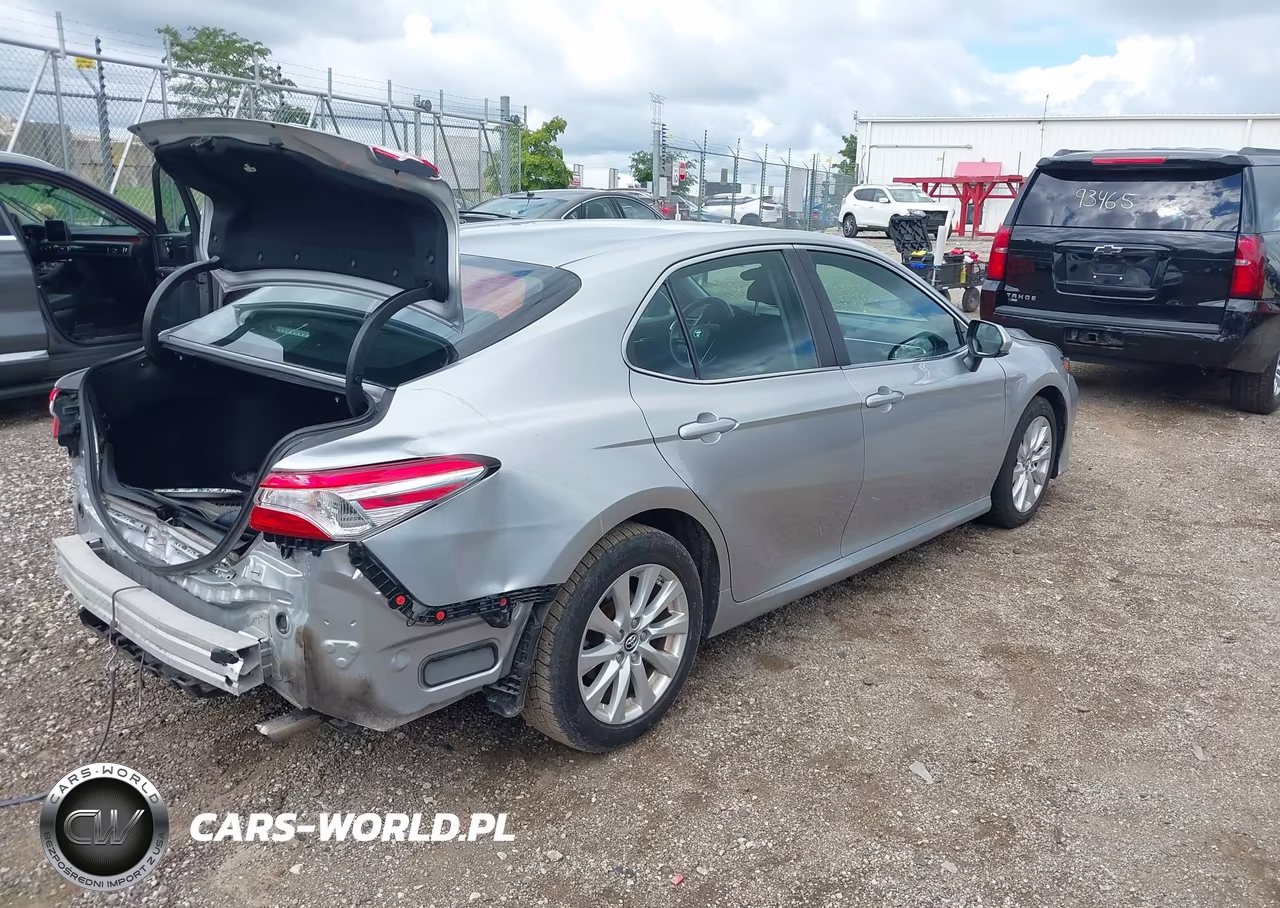 2018 Toyota Camry L VIN:4T1B11HK2JU002808 - 4