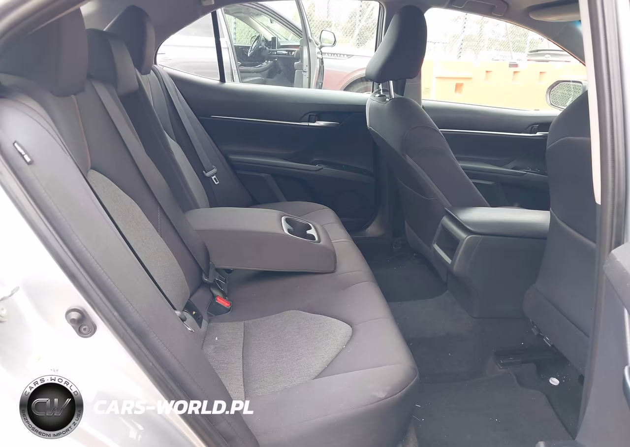 2018 Toyota Camry L VIN:4T1B11HK2JU002808 - 8