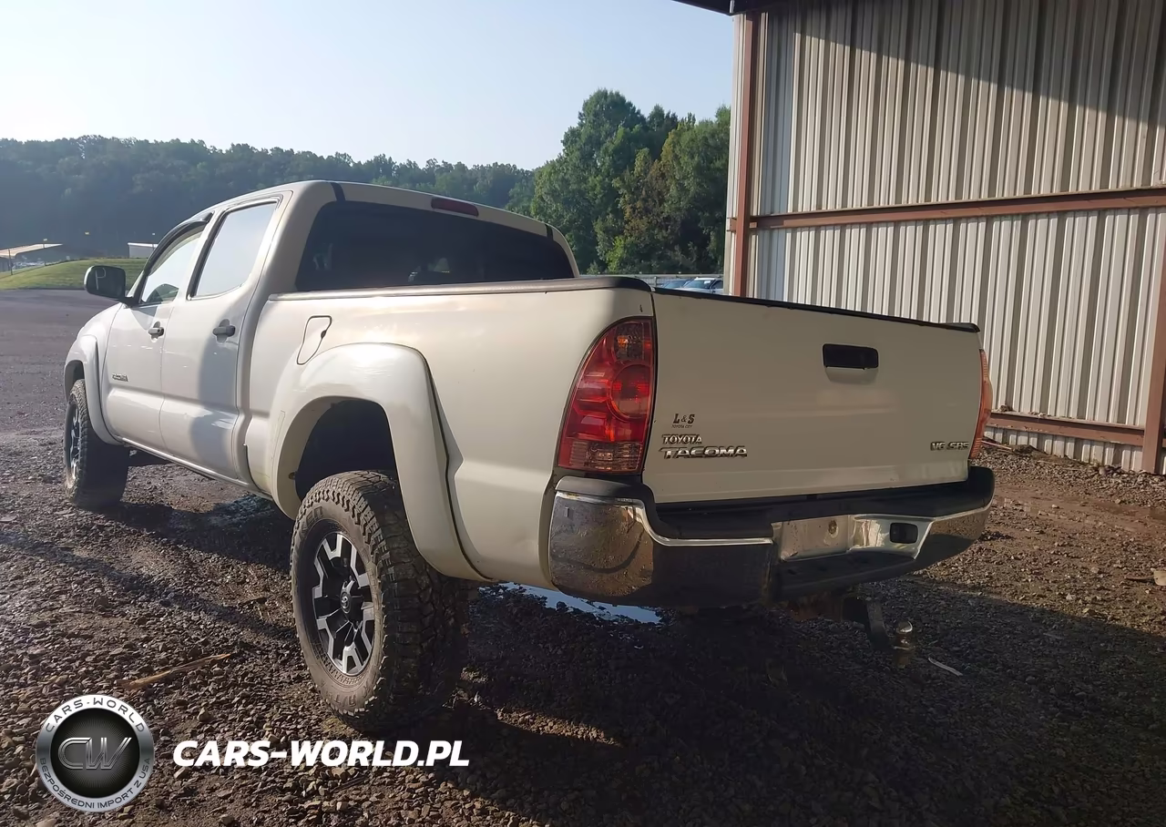 TOYOTA TACOMA VIN:5TEMU52N98Z526957 - 3
