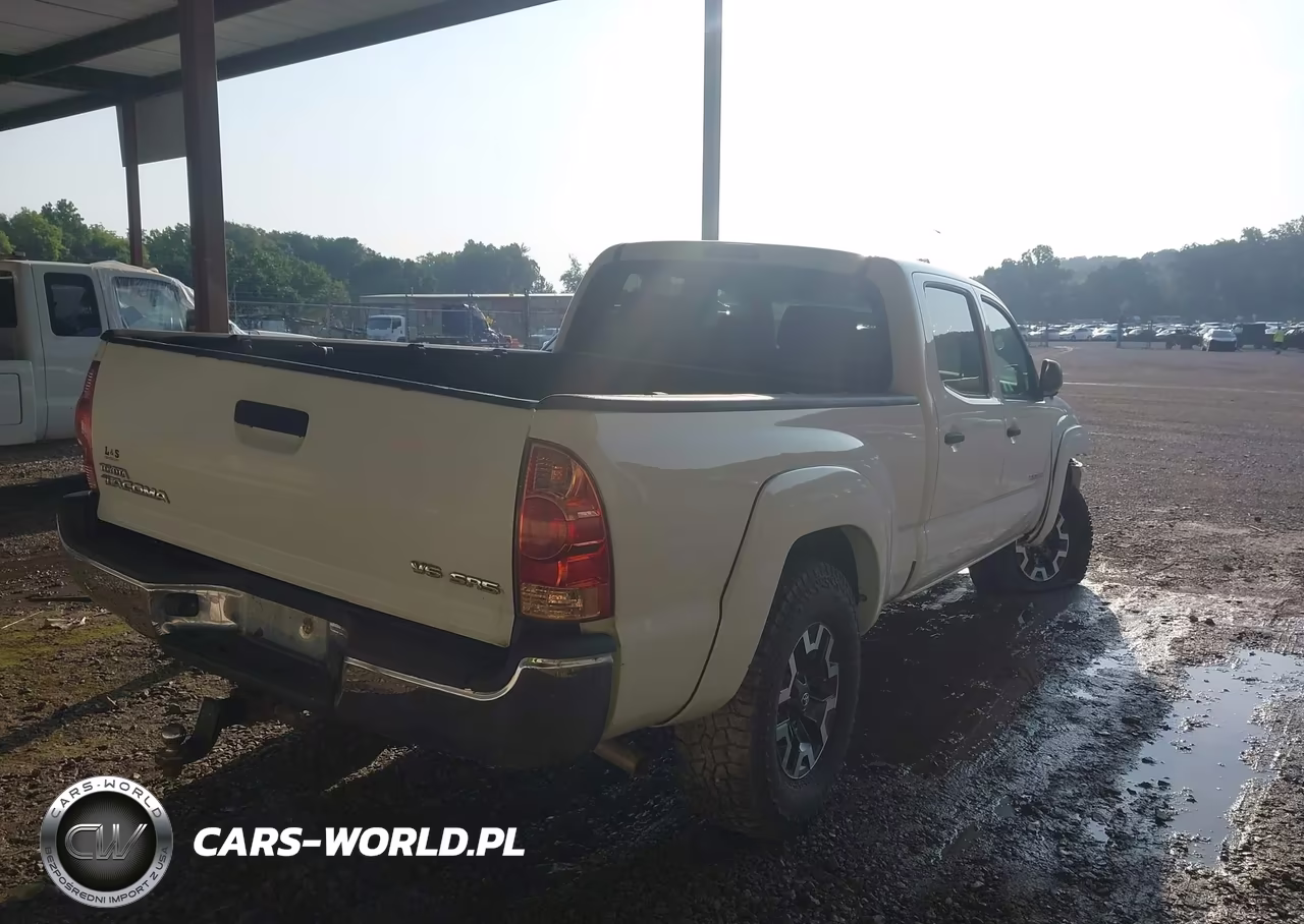 TOYOTA TACOMA VIN:5TEMU52N98Z526957 - 4