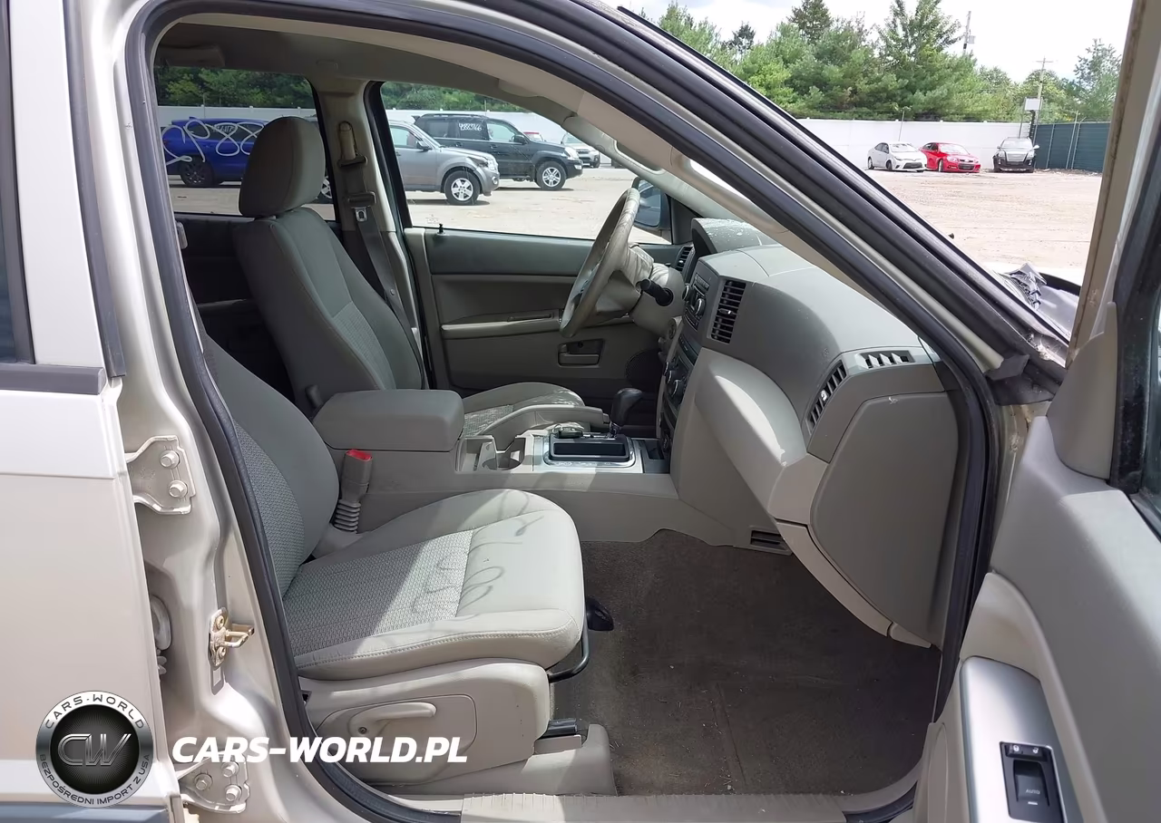 2007 Jeep Grand Cherokee Laredo VIN:1J8GR48K67C500523 - 5
