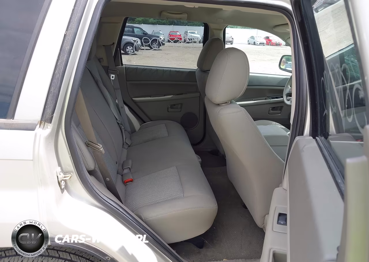 2007 Jeep Grand Cherokee Laredo VIN:1J8GR48K67C500523 - 8