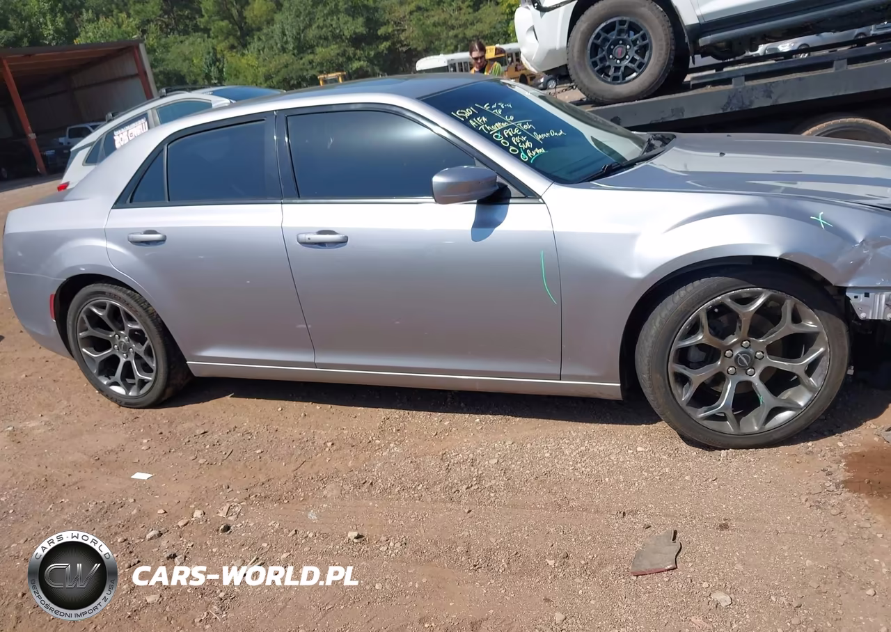 2015 Chrysler 300 300S VIN:2C3CCABG3FH763532 - 13