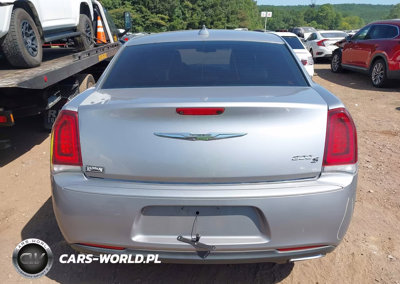 2015 Chrysler 300 300S VIN:2C3CCABG3FH763532 - 16
